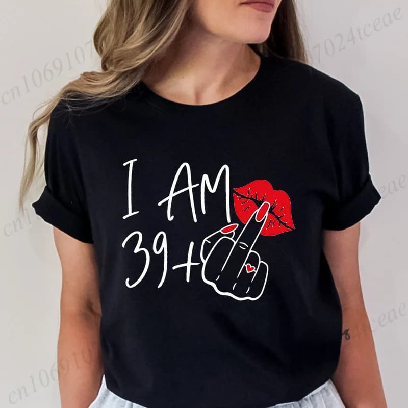 New Fashion Streetwear da donna I Am 39+ T-shirt con dito medio 40 Ans 40th Years Compleanno Tee Top Donna Compleanno Y2k Abbigliamento
