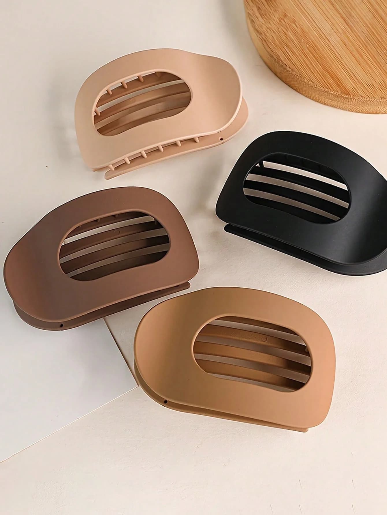 4 clip piatte ovali opache. Grandi fermagli per capelli in stile francese, semplici, con design curvo e confortevole a forma di arco.