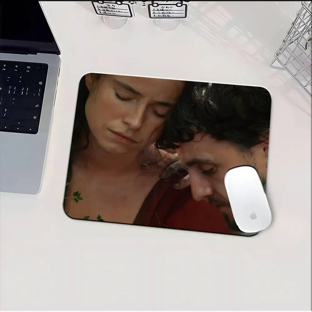 Biography Movie Hamnet Mousepad Small LockEdge Mouse Pad For Gamers Computer Desk Pad Rectangular Anti-slip Rubber