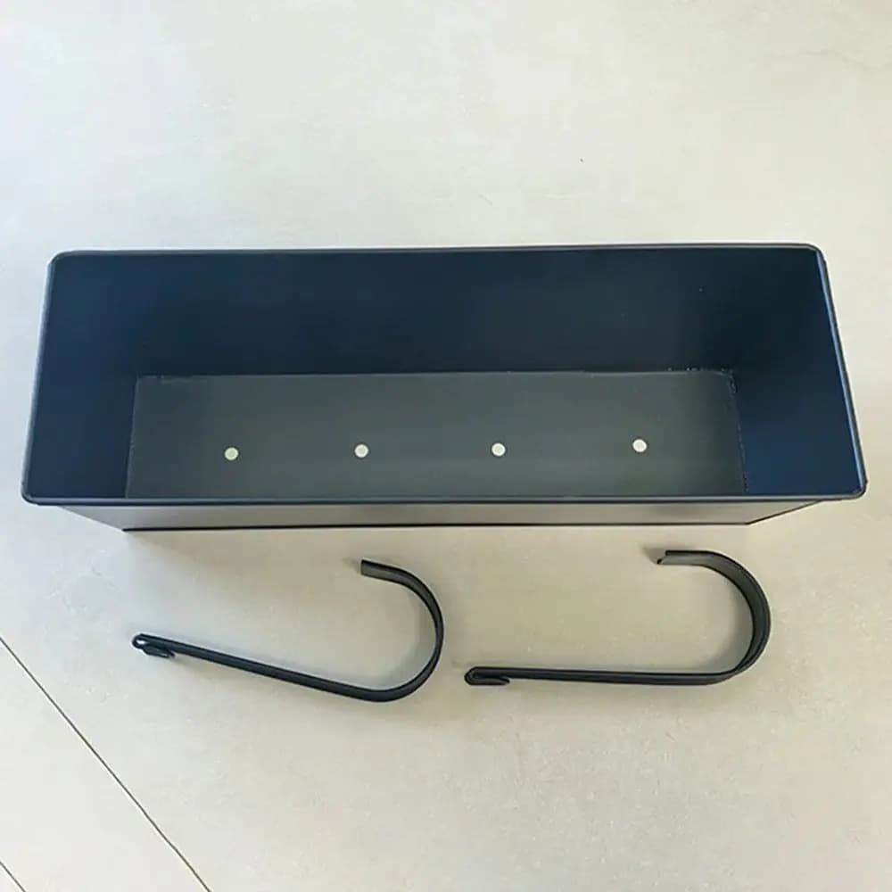 Durable Iron Outdoor Plants Planter Rustproof Weather-Resistant Wall Mount Window Box Fence Buckets Hanging Flower Pots