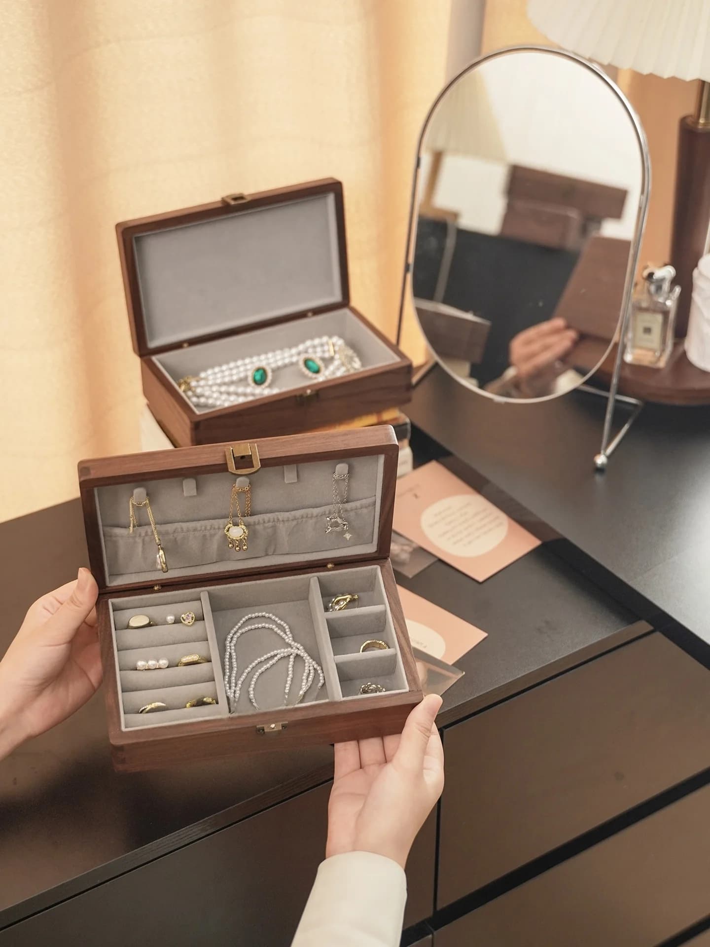 Elegant Multi-Compartment Black Walnut Wood Jewelry Box High Precision Storage Organizer for Rings Bracelets And Earrings