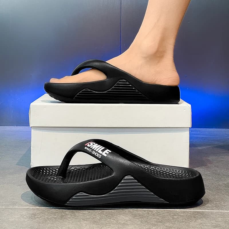 Sandali Estivi Casual da Uomo con Suola Spessa Antiscivolo, Ciabatte da Spiaggia in PVC Resistenti all'Usura, Versione Aggiornata 2026, Infradito Trendy