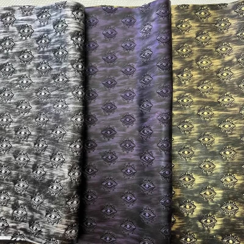 Cassetta degli attrezzi per abbigliamento in tessuto di pelle artificiale spazzolata a mano in metallo goffrato, scatola di immagazzinaggio, blocco password, tecnologia di decorazione per bagagli