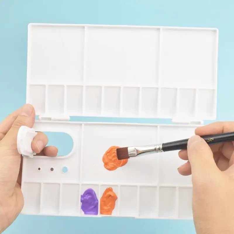 1Pc Compact Folding Paint Palette with Thumb Hole Lightweight Plastic Artist Mixing Tray for Acrylic Watercolor Oil Paints