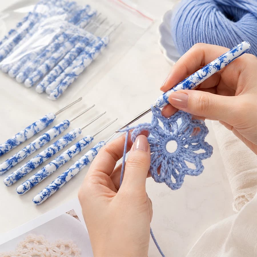 8pcs Blue and White Flower Crochet Set 2.5-6.0mm, Ergonomic Handle Metal Hooks, DIY Handcraft Knitting Supplies