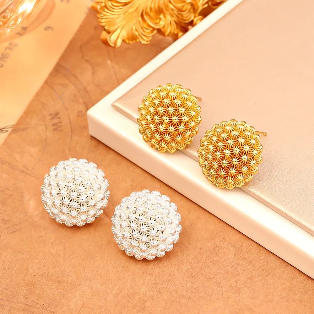 Simple and fashionable round earrings, light luxury, high-end, cold style earrings, personalized and versatile commuting earring