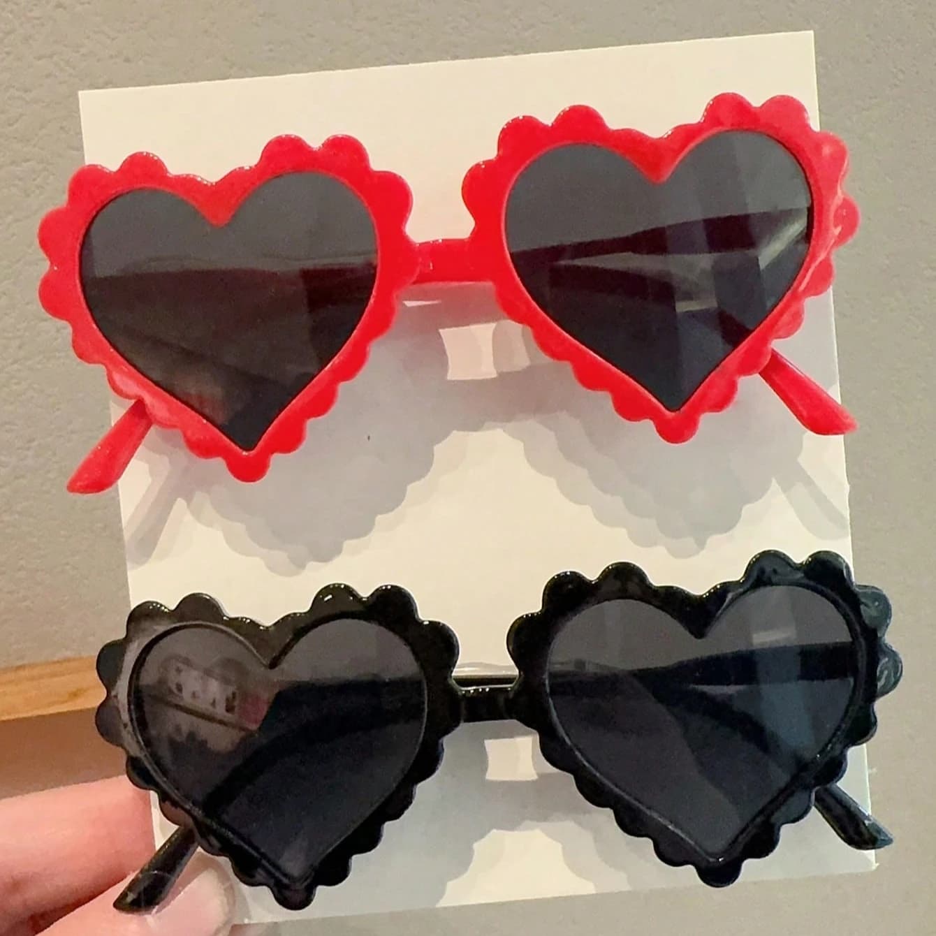 2 Pezzi Occhiali di Moda con Cuori Colorati, Protezione per gli Occhi, Ottimo Regalo per San Valentino, Solo Espositivi, Non in Vendita, Non Spediti
