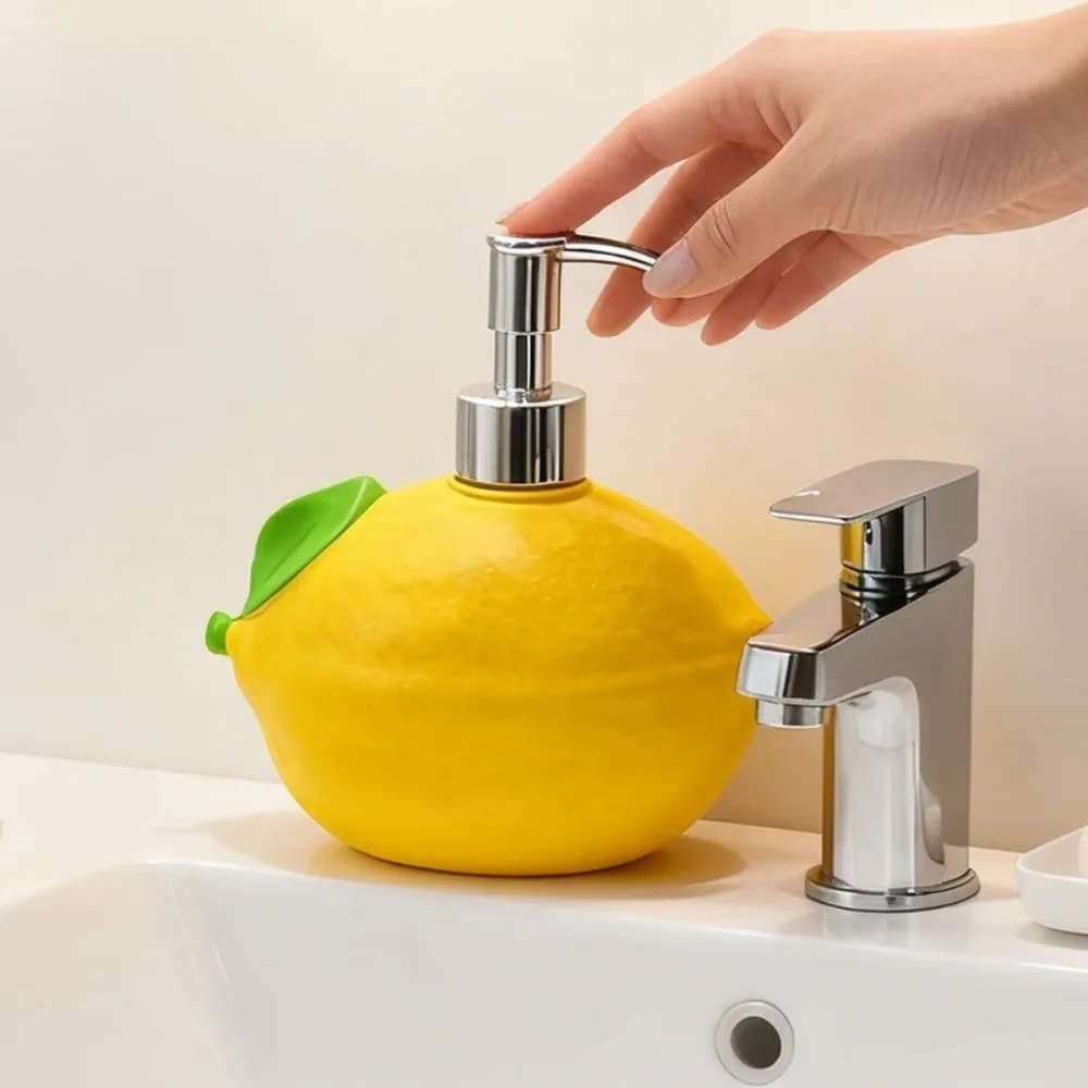 Dispenser di Sapone in Vinile a Forma di Limone, Bottiglia Decorativa per Disinfettante Mani, Dispenser di Shampoo a Forma di Frutta Gialla, Regalo di Compleanno
