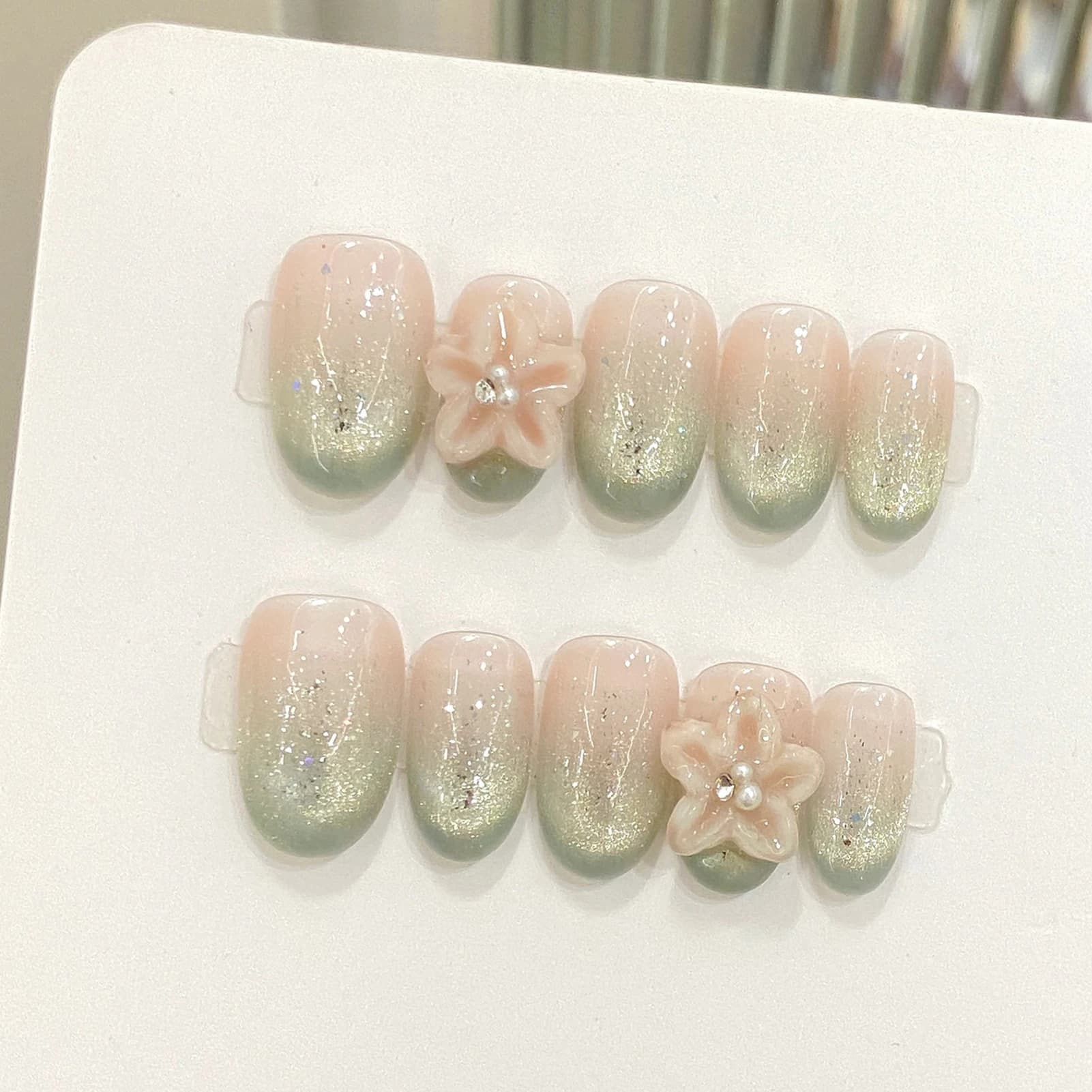 10 pcs Polished Green Squeeze French Style Nail Presses 3D Handmade Relieve Flower Bead Decor Fin Nails Short Mandorla Fin Nails