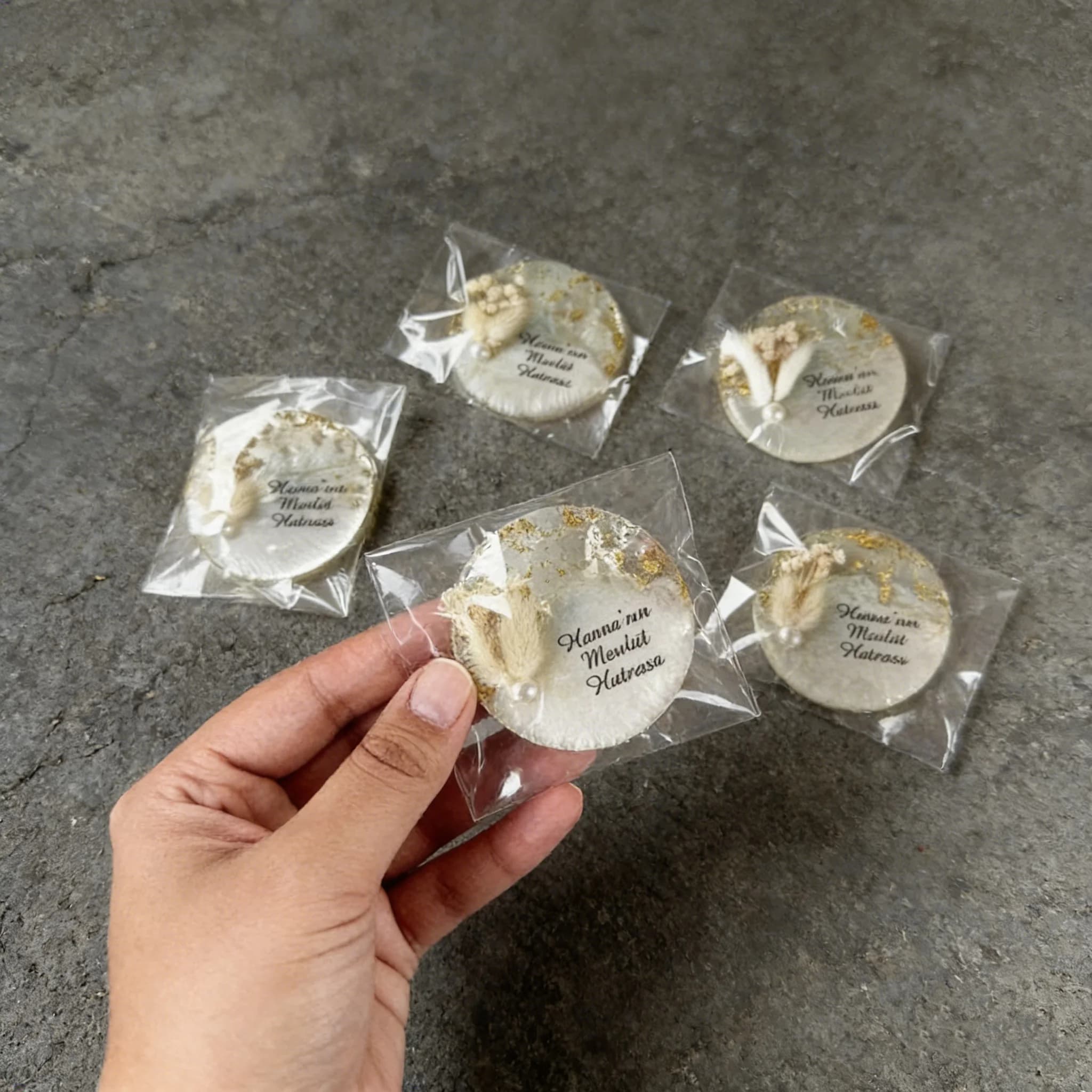 Magneti in Resina Epossidica con Fiori Personalizzati | Bomboniere e Ricordi per Matrimoni, Baby Shower, Battesimi in Confezione Convenienza