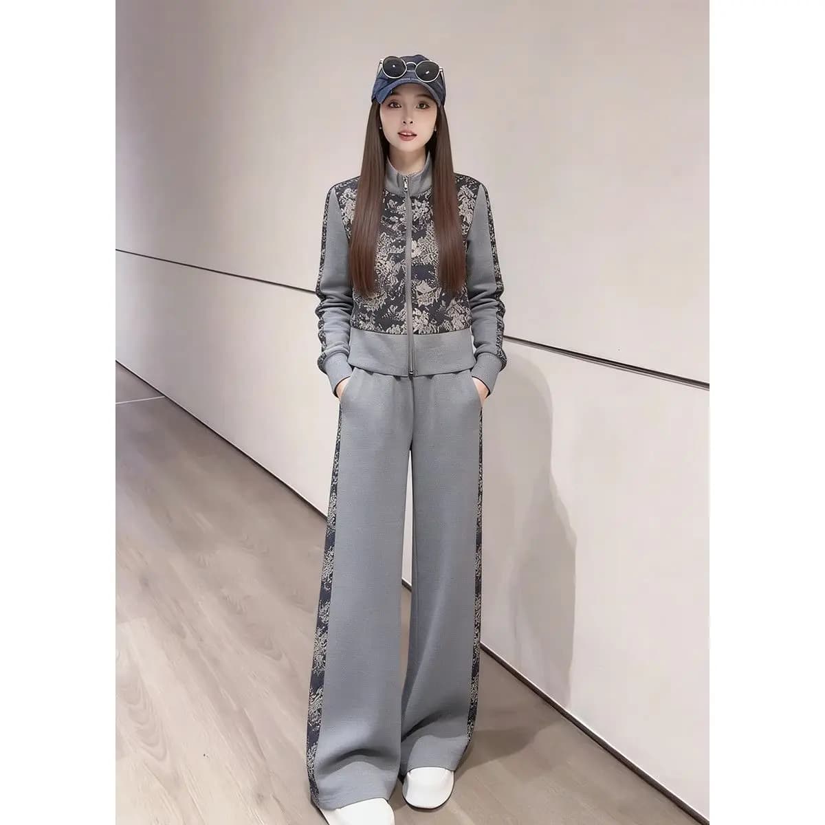 Set Sportivo alla Moda per Donna, Stile Casual, Pantaloni a Gamba Larga e Felpa, Completo Due Pezzi, Nuova Collezione Primavera in Poliestere