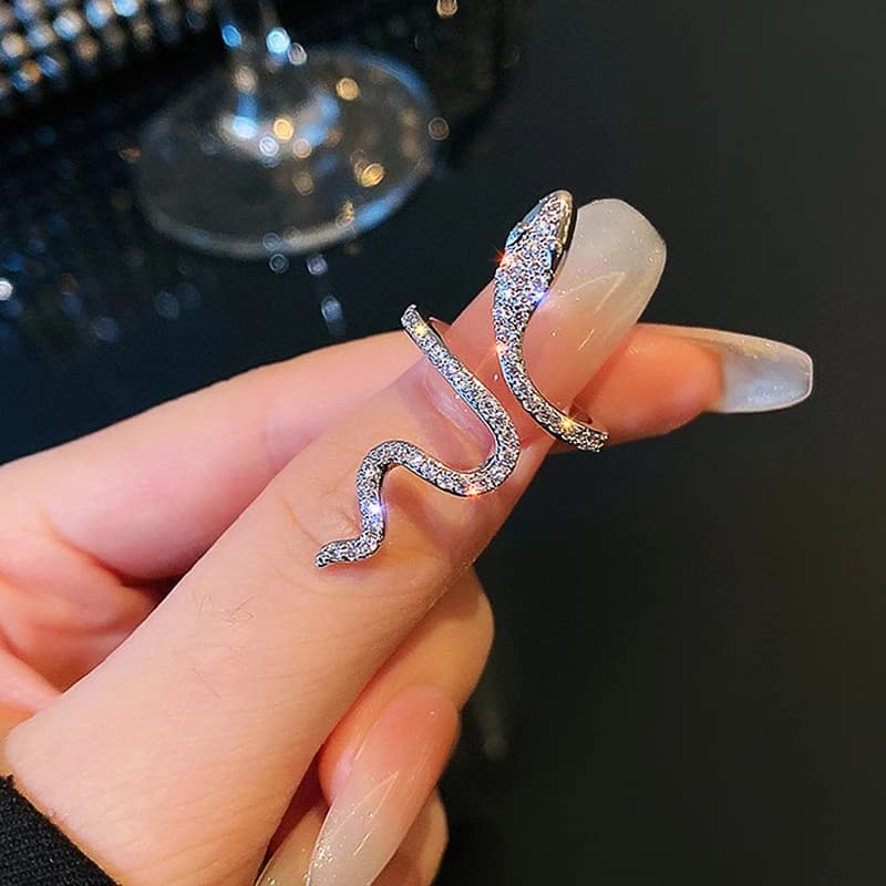 Huitan anello serpente Color argento per donna Bling Cubic Zirconia accessori per dita alla moda anelli per ragazze gioielli da indossare ogni giorno
