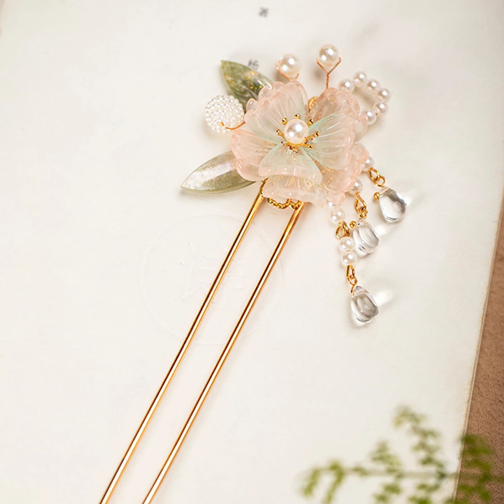 Bastoncini per capelli a forma di U Forchette Disegni di fiori bianchi rosa Fermagli per capelli con perle Nuovi gioielli per capelli in stile cinese per donne e ragazze