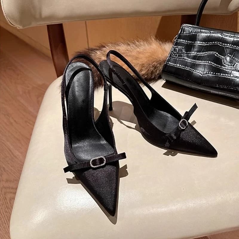 Sandali francesi da donna 2025 Estate Nuovo raso Tacchi alti Tacchi a spillo da donna Fiocco a punta Scarpe singole Borsa Testa