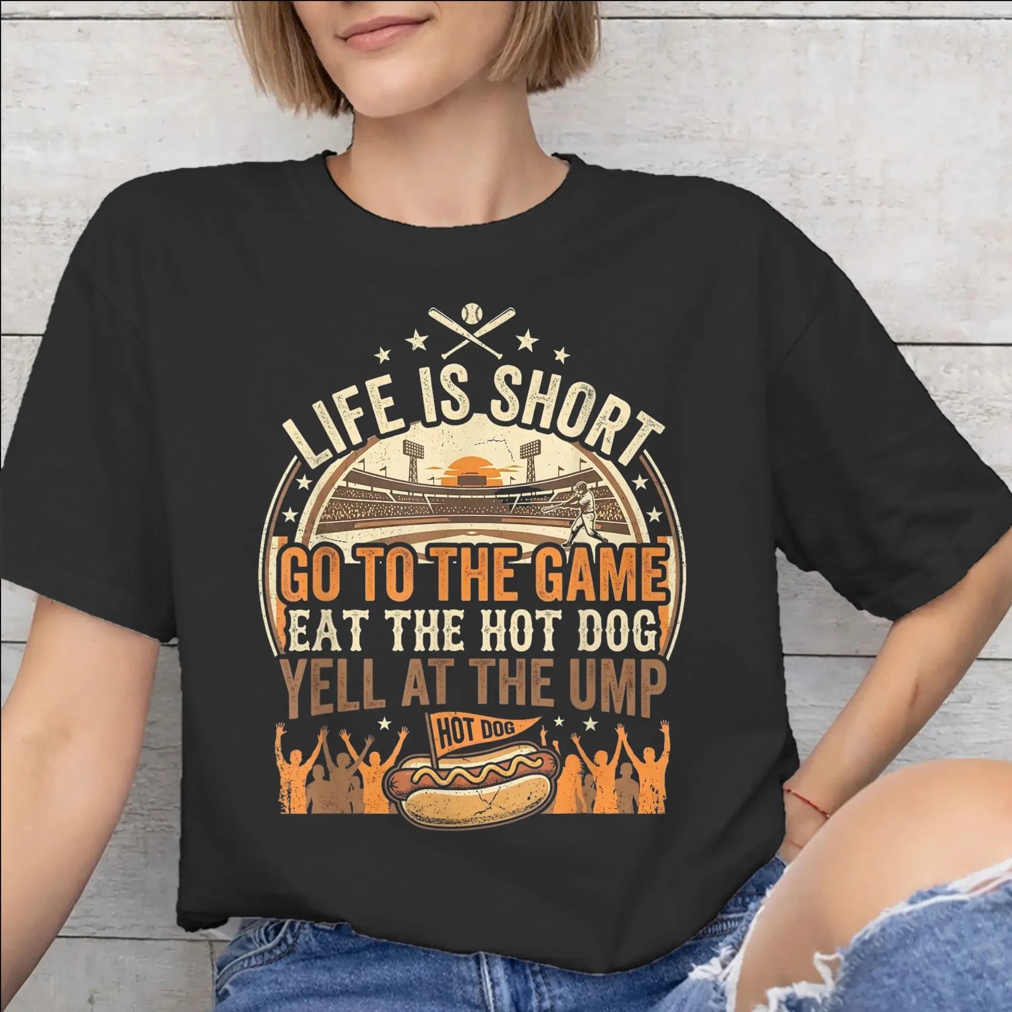 T-shirt da uomo e da donna con stampa grafica Life is Short Go to The Game Eat The Hot Dog Yell At The Ump, in puro cotone.