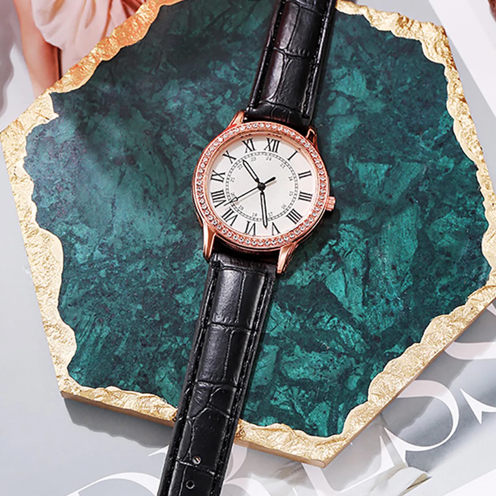 1Pcs Rhinestone Encrusted Luminous Women Quartz Watch with Imitation Strap Alloy Case and Clear Digital Dial Fashionable