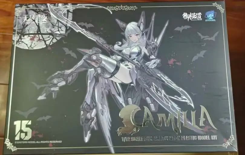 Disponibile - Action Figure Robot Girl Camilla Vampiro con Charm Sangue Argento - Modello Royal Road Endless Night