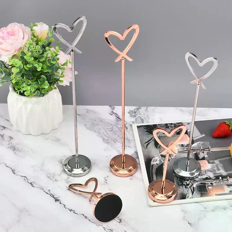 Porta Biglietti in Acciaio Inox a Forma di Cuore, Supporto Minimalista in Metallo per Memo e Foto con Base Antiscivolo per Arredamento Casa e Ufficio
