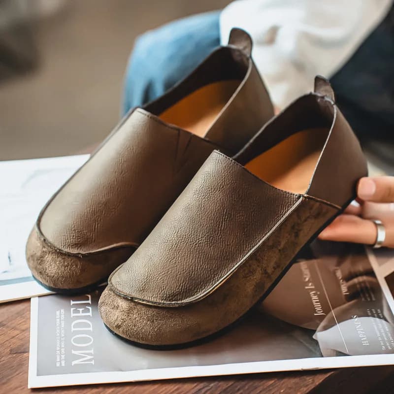 Men Soft Sole Leather Loafers Vintage Style Breathable Lazy Slip On Flat Shoes Moccasins Half Slippers Men Driving Walking Shoes