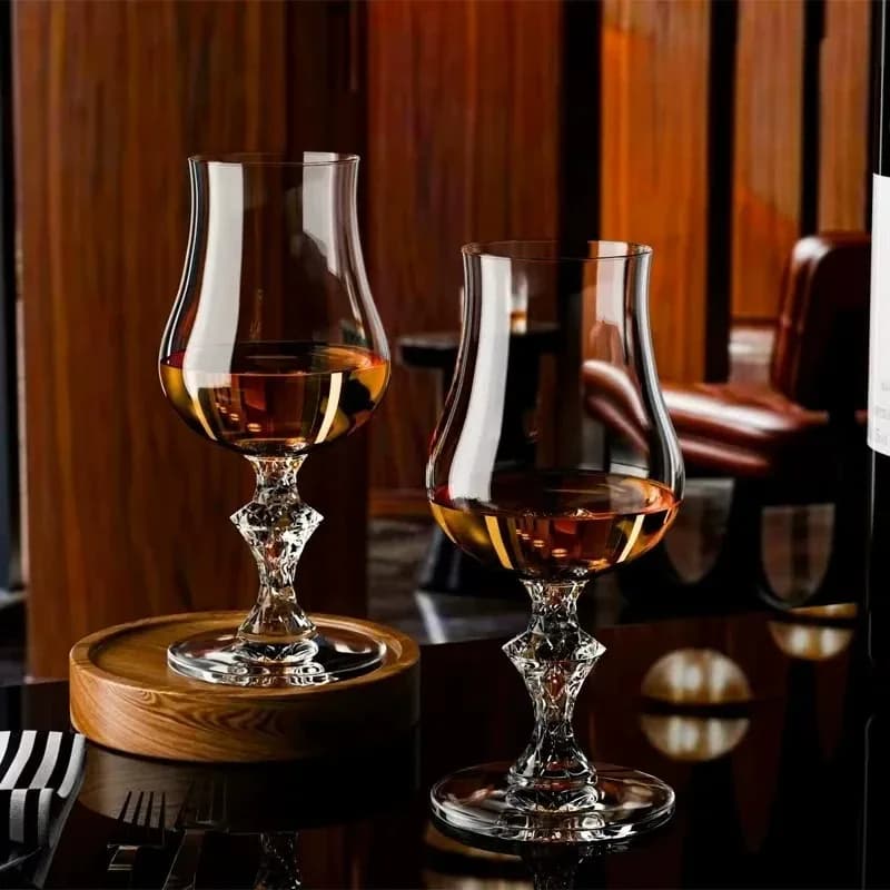 1 Bicchiere da Whisky di Lusso, Elegante Calice per Degustazione di Bourbon, Scotch e Cognac, Bicchieri da Vino Trasparenti per Bar e Casa, Idea Regalo