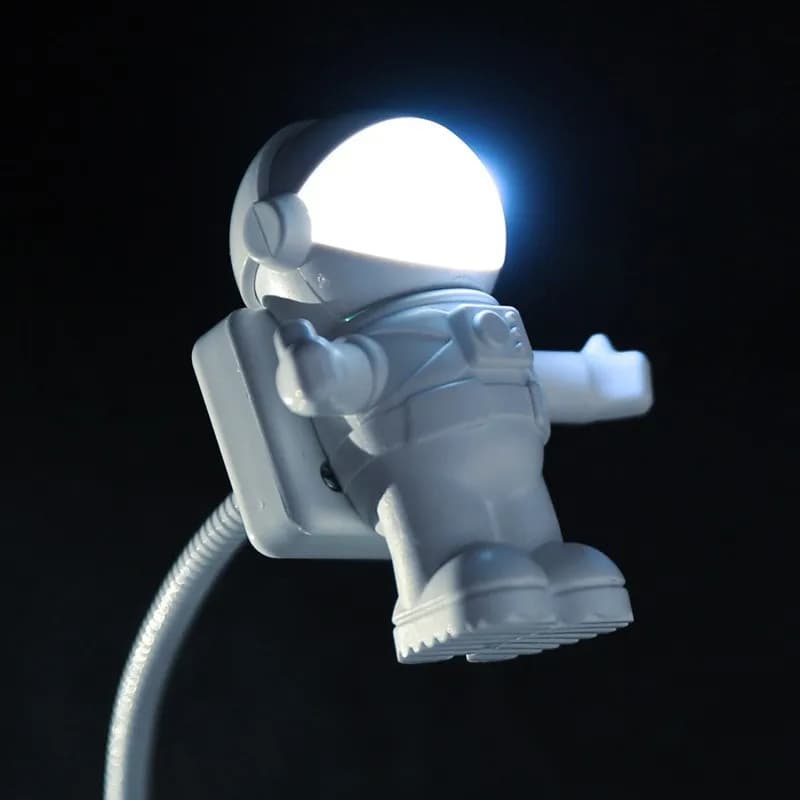 Mini luci notturne alimentate tramite USB Lampada da scrivania da lettura portatile per astronauta bianco per computer PC Luce a LED Decorazioni per la stanza Piccole lampade notturne