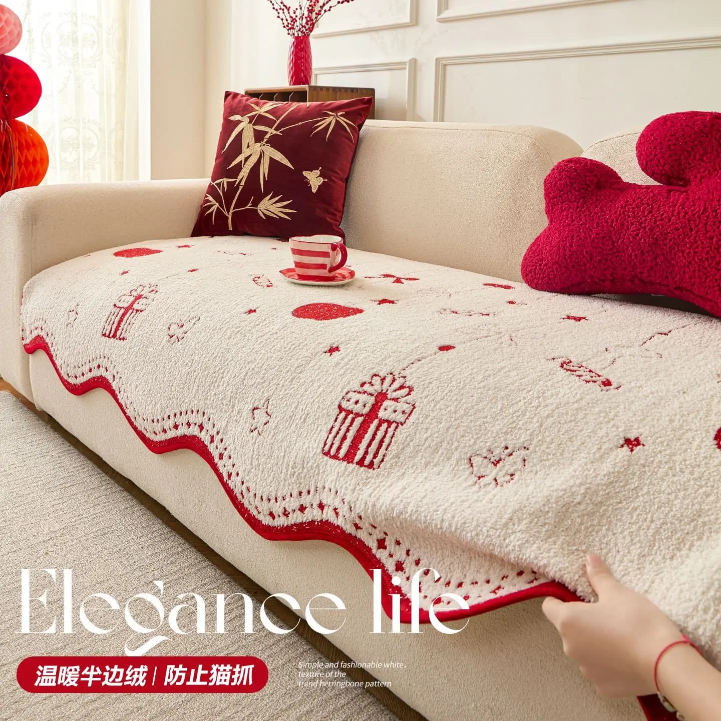 Cuscino festivo per divano in mezzo velluto rosso, cuscino natalizio in peluche con motivi regalo a forma di cuore, accogliente arredamento per la casa delle vacanze per divano letto