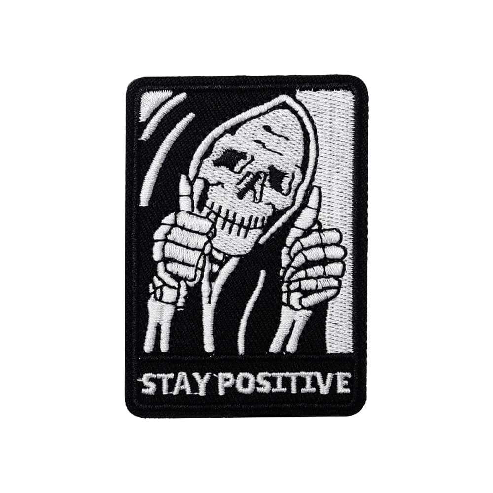 Stay Positive Skull Velcros Patch tattica Morale Fun Meme Citazione Gancio Anello di fissaggio Adesivo Distintivo per zaino Cap Molle Jeans