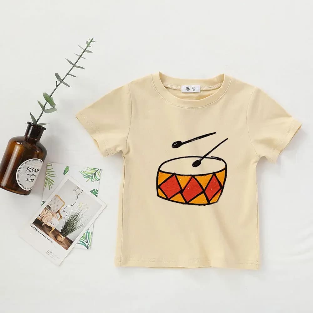 T-shirt per bambini estivi Top color caramello per ragazzi T-shirt per ragazze Modello di moda Camicetta per bambini Abiti per bambini Abbigliamento per bambini