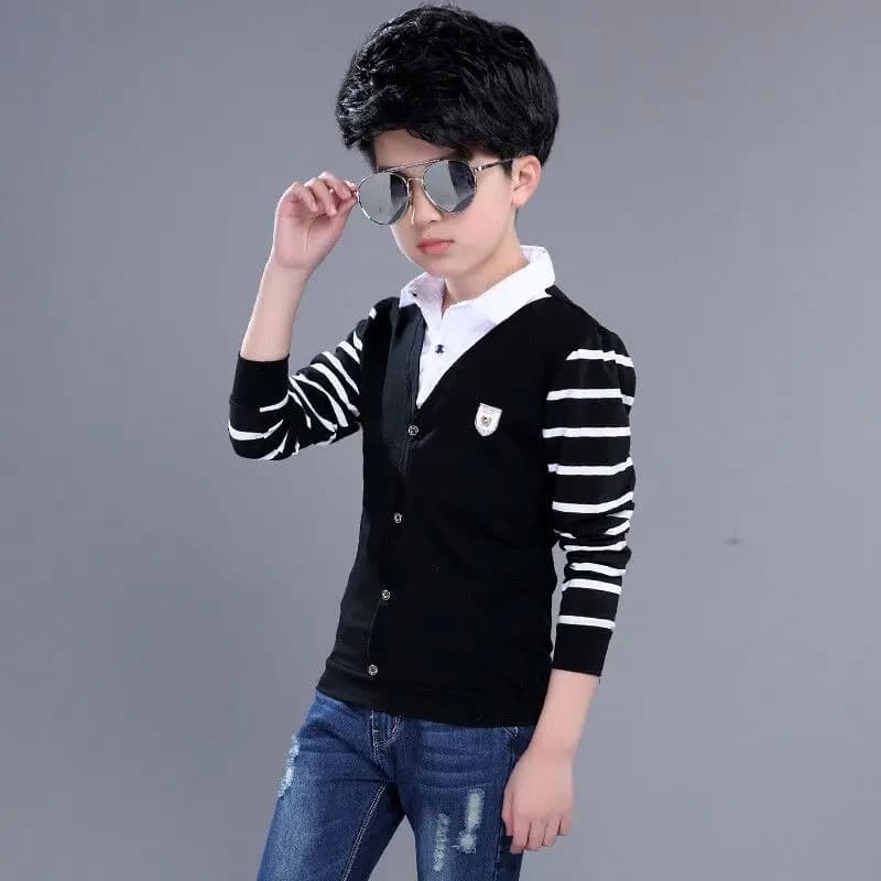 T-shirt a maniche lunghe a righe da ragazzo primaverile e autunnale. Felpa con cappuccio per bambini belli, colletto inferiore, top finto in due pezzi
