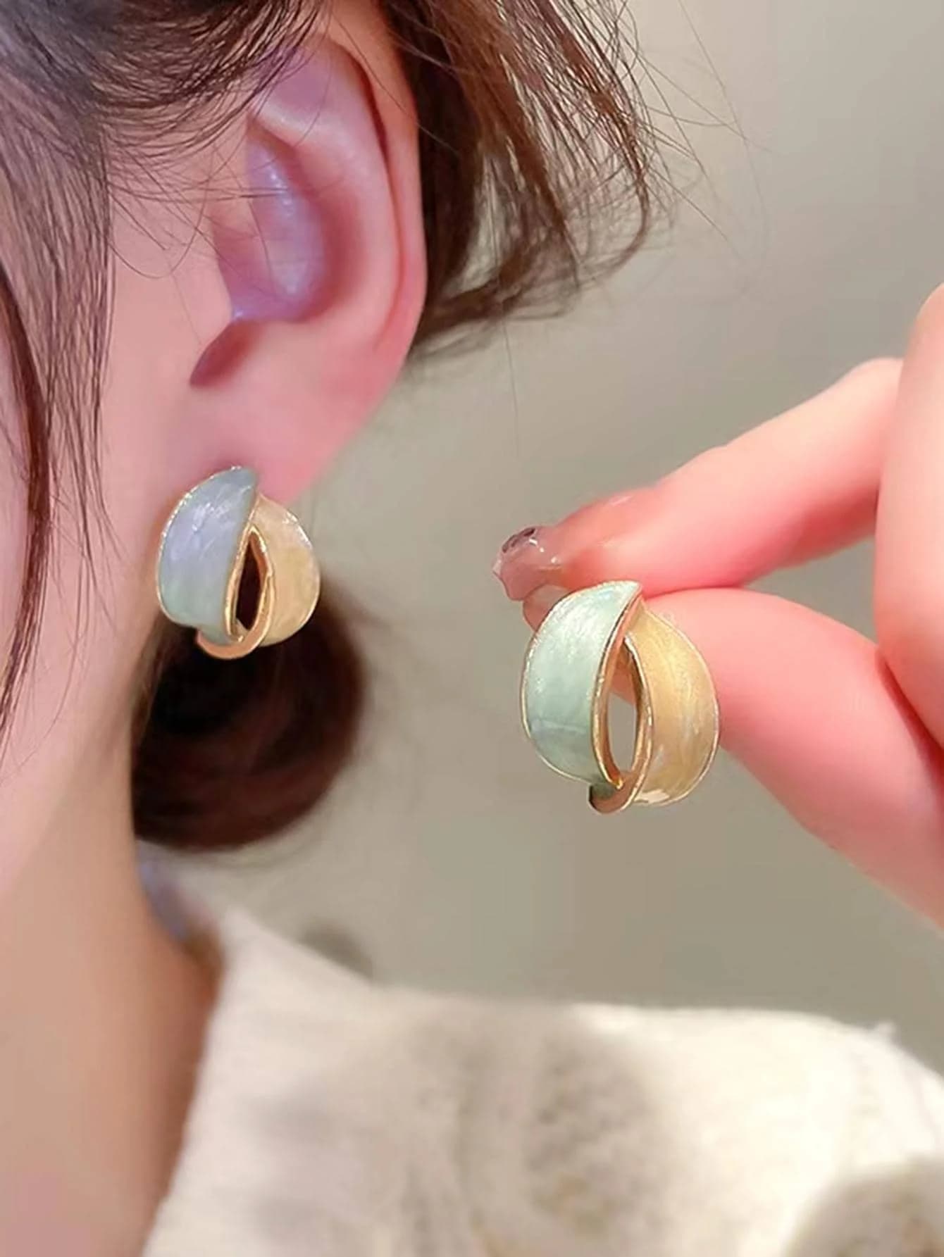 Dual-Tone Crescent Shape Stud Earrings With Ceramic And Alloy Inlay For Adults