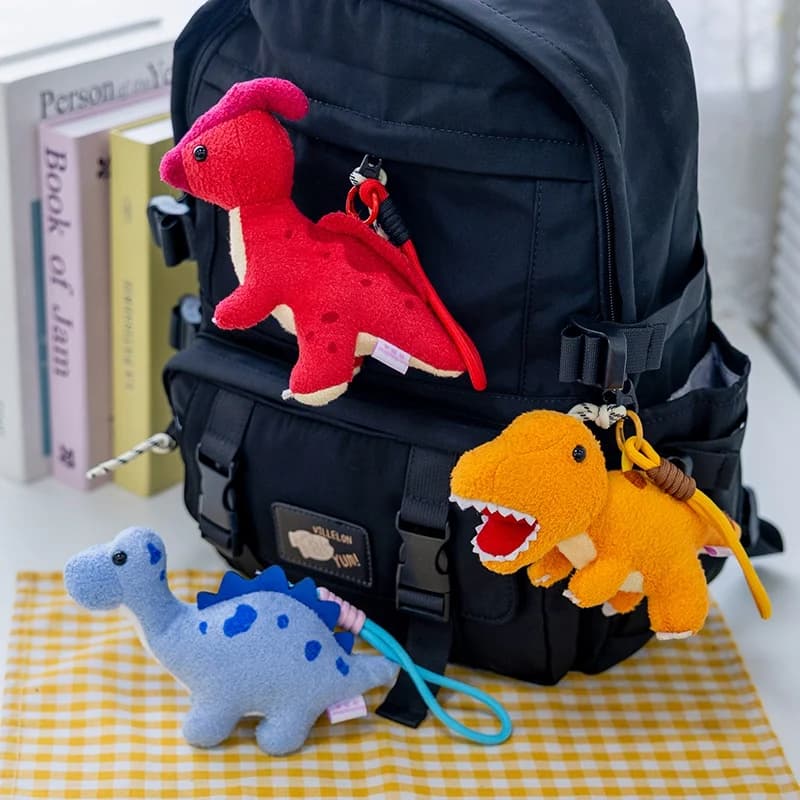 Peluche di Dinosauro Realistico da 17cm, Giocattoli Cartoon Imbottiti, Triceratopo, Stegosauro, Parasaurolofo, Ciondolo Regalo per Bambini