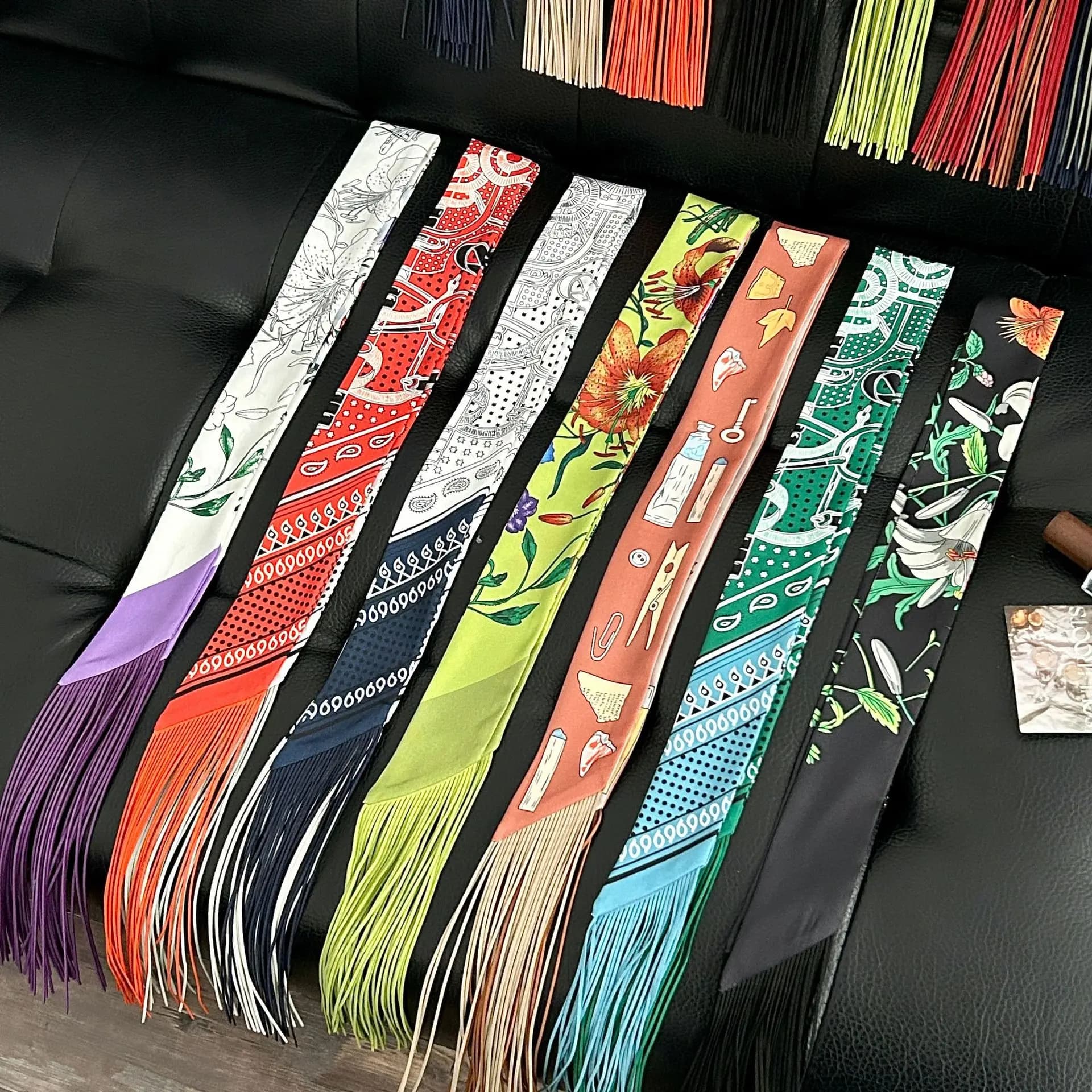 Sciarpa Sottile di Lusso con Nappe da Donna, Stampa Paisley, Foulard Multiuso, Sciarpa per Capelli, Fascia per Manico Borsa, Cintura, Fascia per Capelli, per Viaggi e Regali