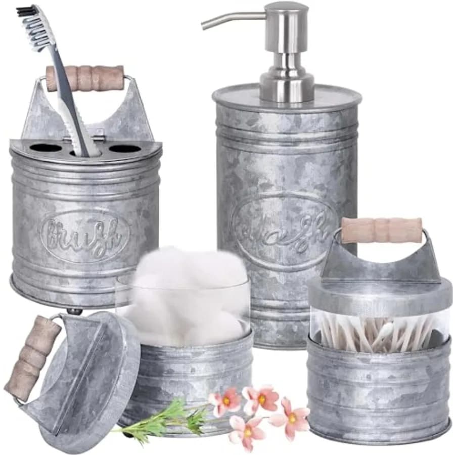 Set di Accessori Bagno Rustici 4 Pezzi - Dispenser Sapone Galvanizzato, Porta Spazzolini Rustico, 2 Barattoli Farmacia, Porta Q-tip - Stile Western