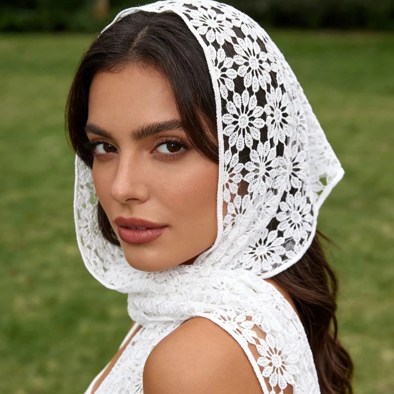 Triangular Scarf in Artistic Lace Women's Retro, Versatile and Fashion for Daily Use