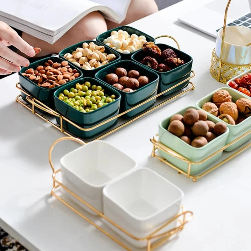 Stoviglie in Ceramica: Piatto per Snack, Piatto per Frutta, Ciotola per Insalata, Piatti Multi-Griglia per Snack e Frutta Secca, Ciotola per Dessert con Base in Metallo, Deco