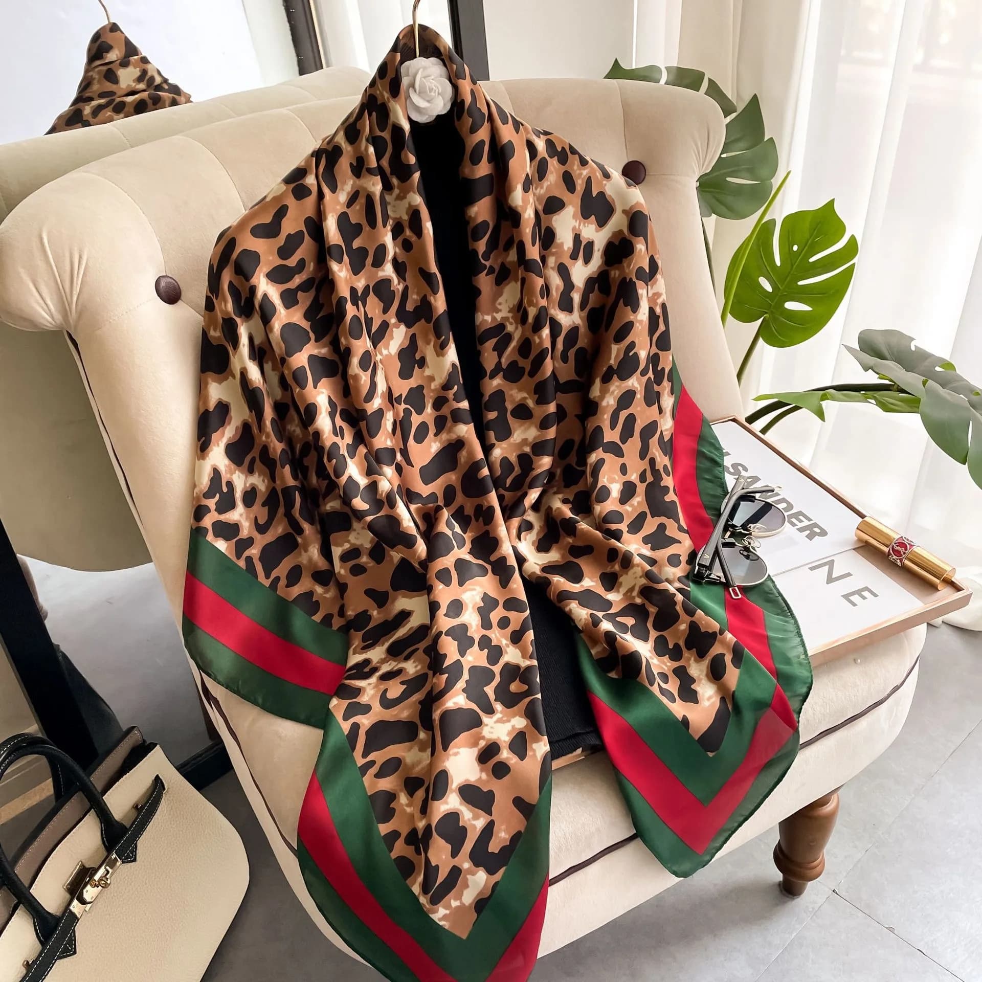 Sciarpa quadrata in seta con scialle grande da 110 cm per donna Stampa di lusso Hijab Bandana Fascia musulmana Avvolgere Stole da spiaggia Foulard Echarpe