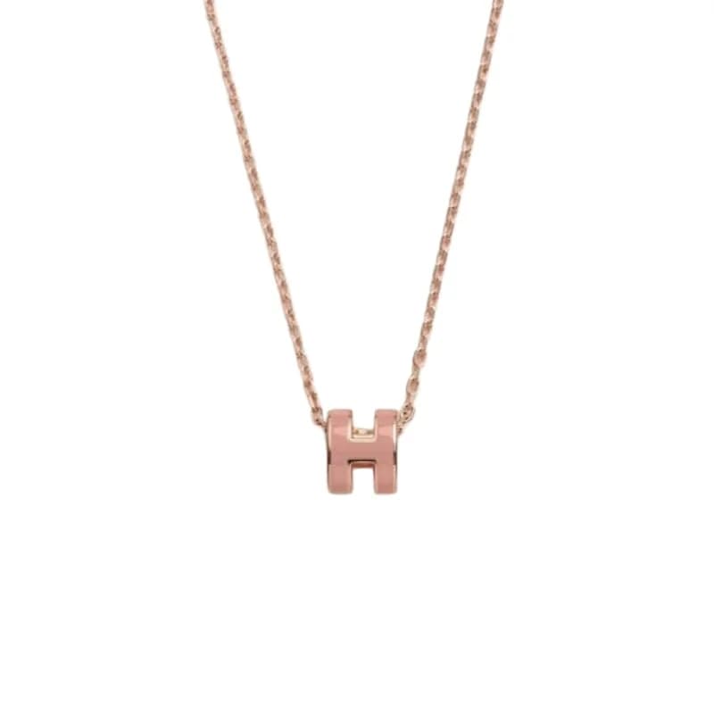 Collana con Ciondolo Iniziale H in Smalto Placcato Oro Rosa dal Design Minimalista