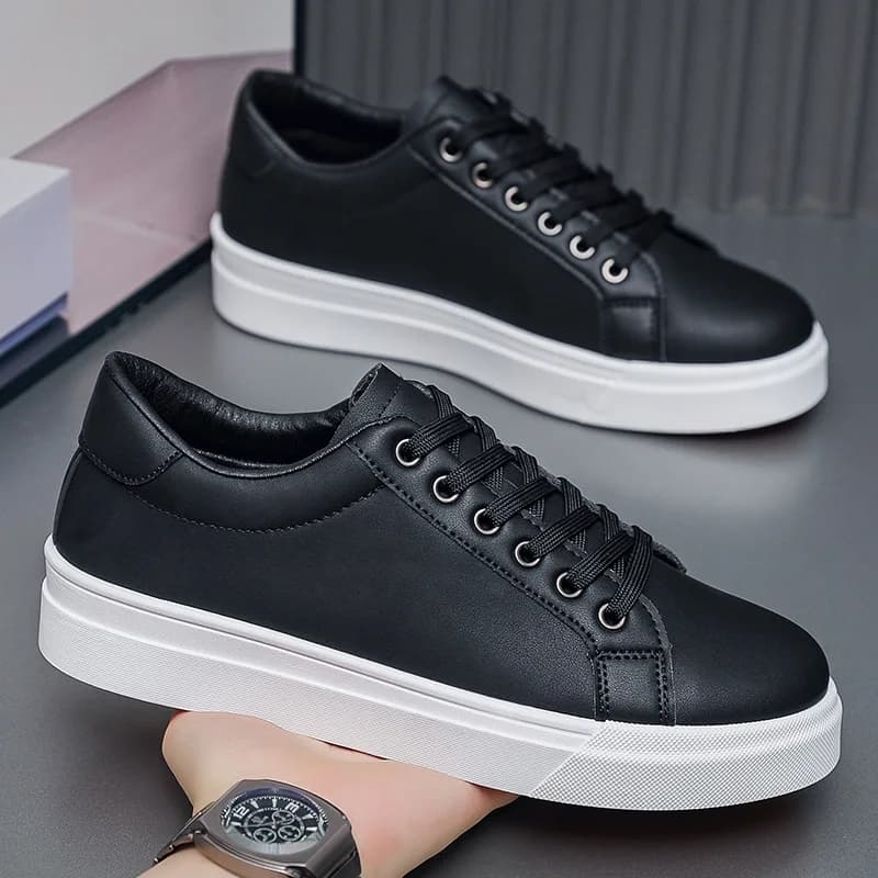Nuove scarpe da tavolo da uomo alla moda di vendita calde Scarpe bianche alla moda Scarpe sportive per il tempo libero per studenti Scarpe da uomo versatili