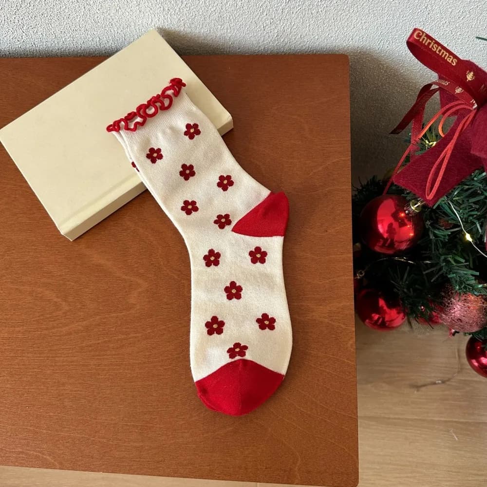 Calzini rossi in cotone pettinato in pizzo Calzini traspiranti a pois con cuore dolce Calzini morbidi con fiori alla moda Capodanno lunare