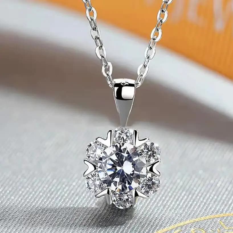 Collana con ciondolo a forma di freccia a forma di cuore Moissanite con taglio brillante rotondo da 1 carato Collana con fiocco di neve in argento 925 con diamanti e pietre preziose