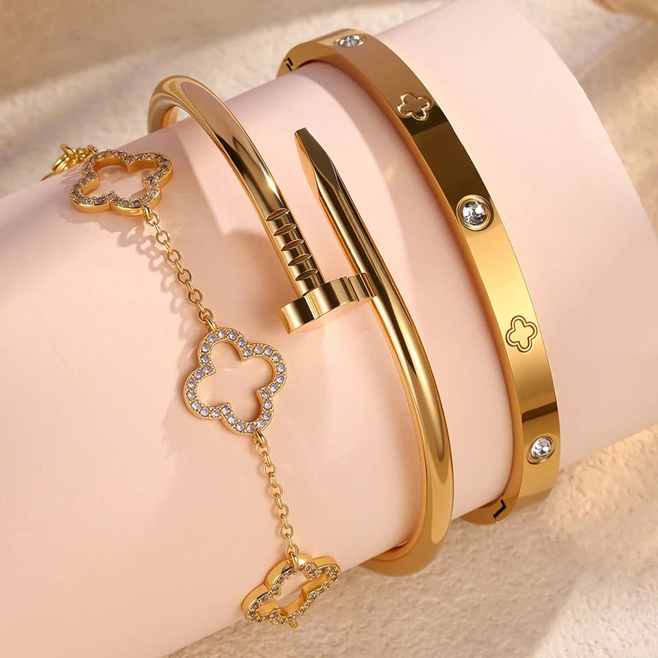 Bracciale a Quattro Foglie in Acciaio Inox Placcato Oro con Zirconi Brillanti, Gioiello Regalo per Coppie