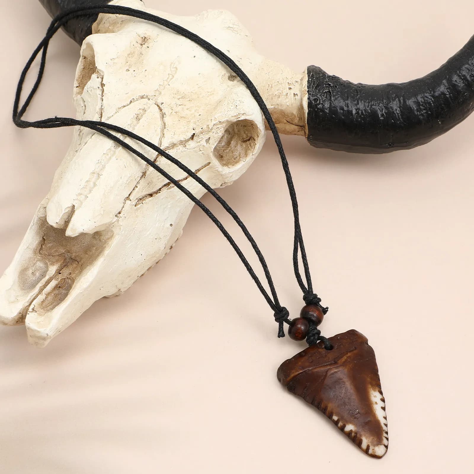 Shark Tooth Pendant Necklace for Men Vintage Retro Cool Personalized Neck Chain Beach Surfing Outdoor Party Hawaiian Gift