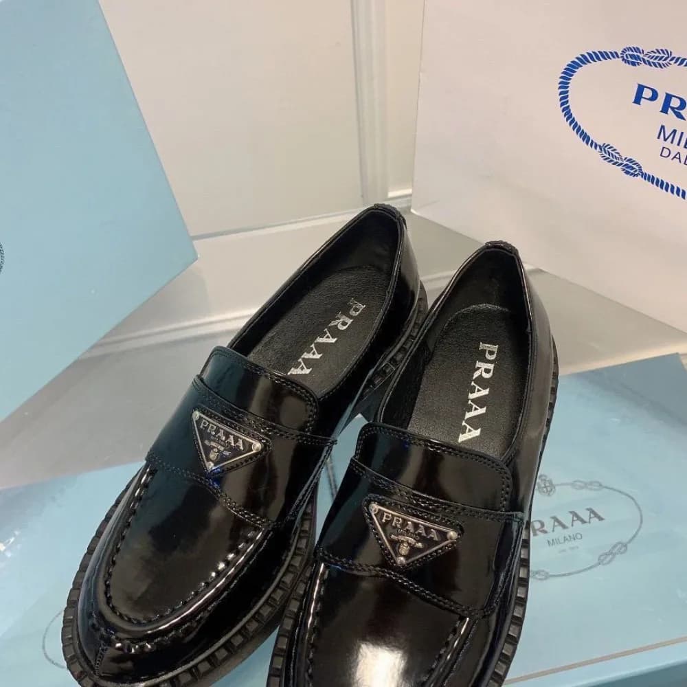 2026 New Italian Luxury Slip-on Heels for Women - Triangle Logo Loafers - Women's One-piece Retro Thick Heel Shoes