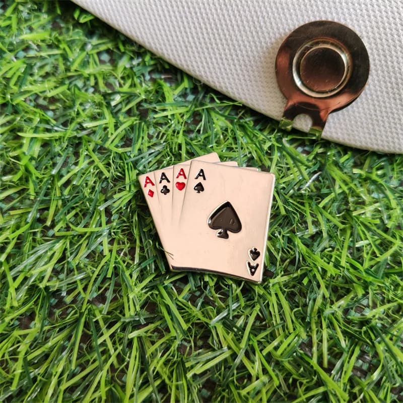 Segnapalla da Golf in Metallo a Forma di Carte da Gioco con Clip per Cappello e Magnete