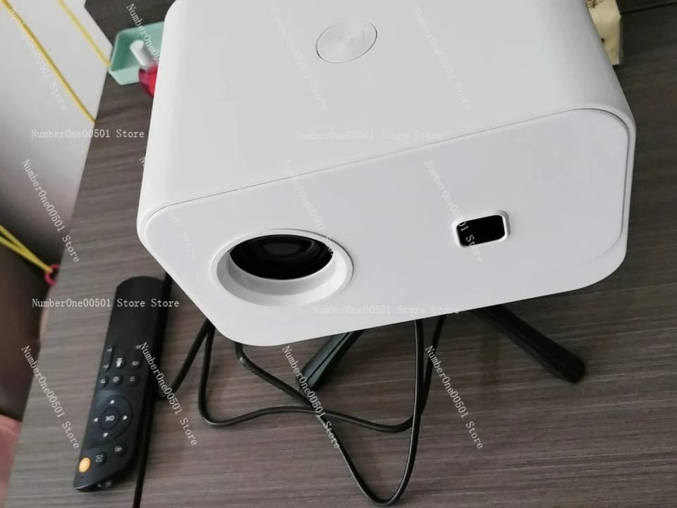 Proiettore domestico Ultra HD TV laser per camera da letto Soggiorno Home Theater Proiezione schermo mobile Mini proiettore C1 ​