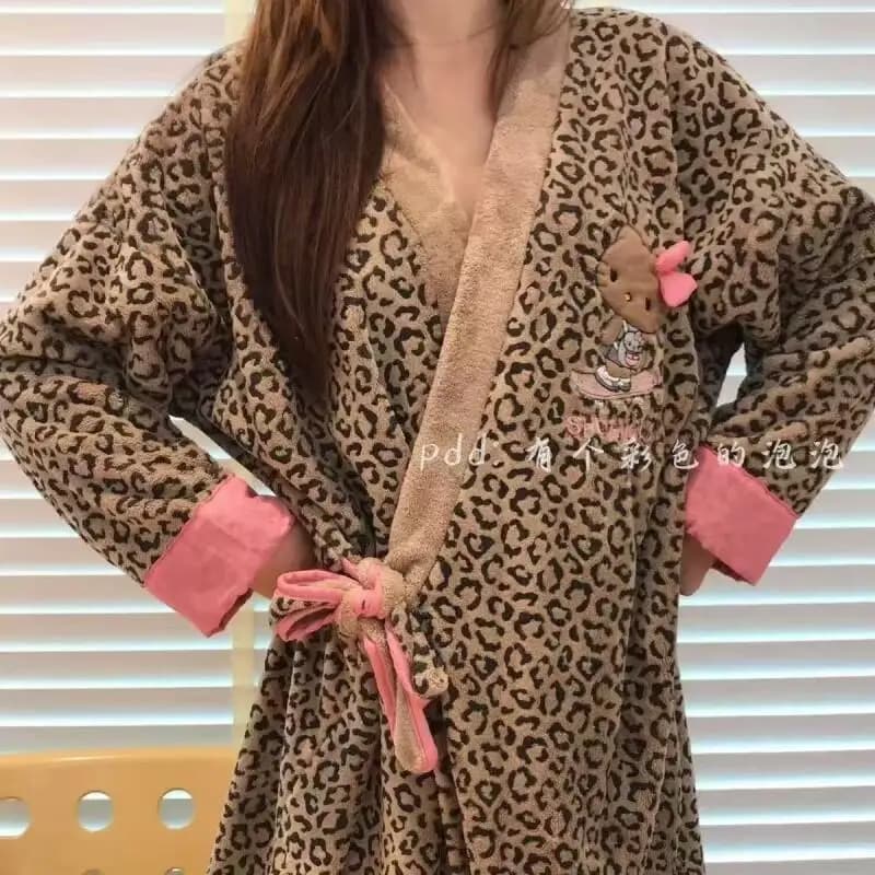 Bathrobe Sanrio Hello Kitty in coral fleece, women's pajamas set, glossy, soft and often, for spring and autumn