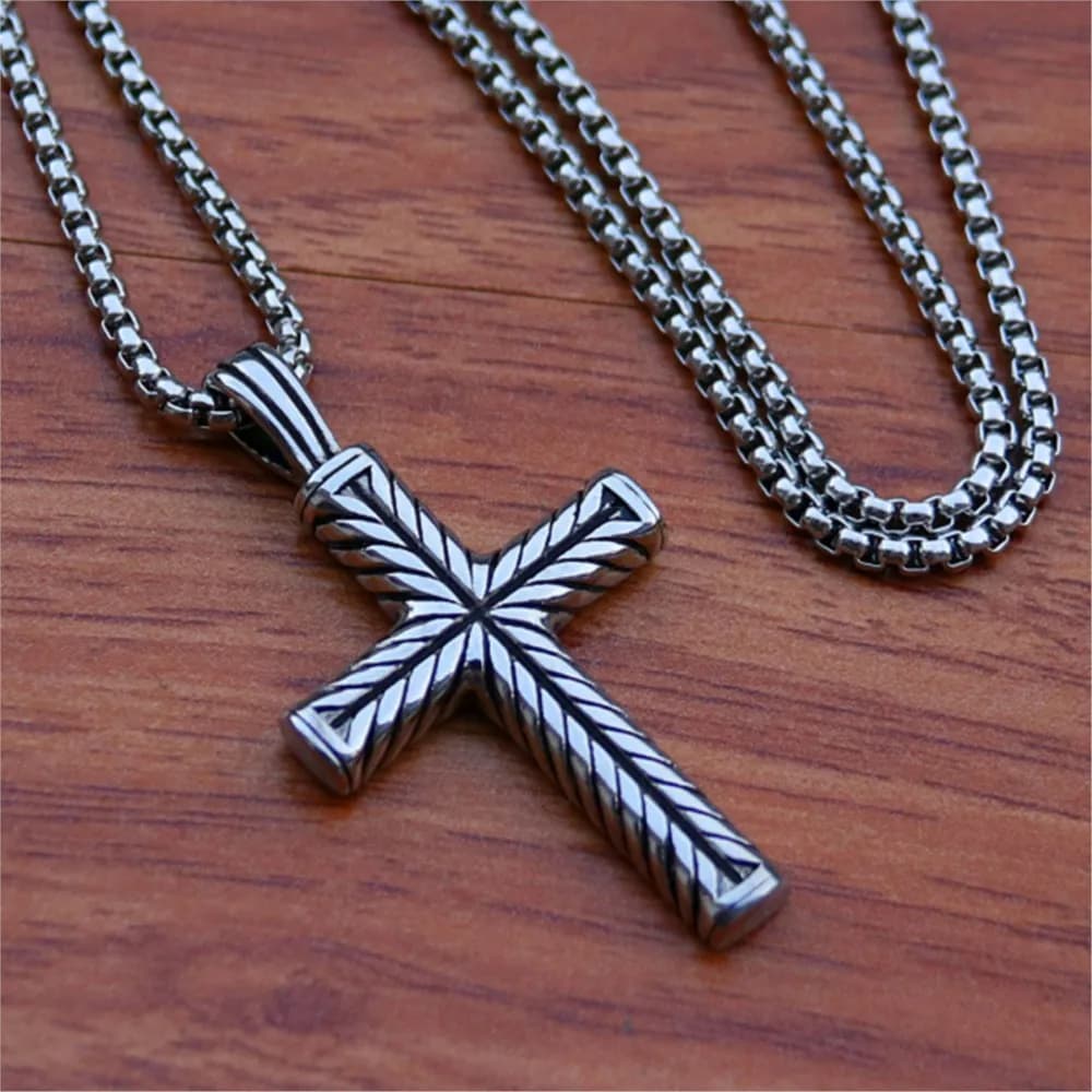 Collana con ciondolo croce modello intrecciato Retro semplice catena in acciaio inossidabile Colore argento Gioielli Hip Hop Regali per donne Uomini