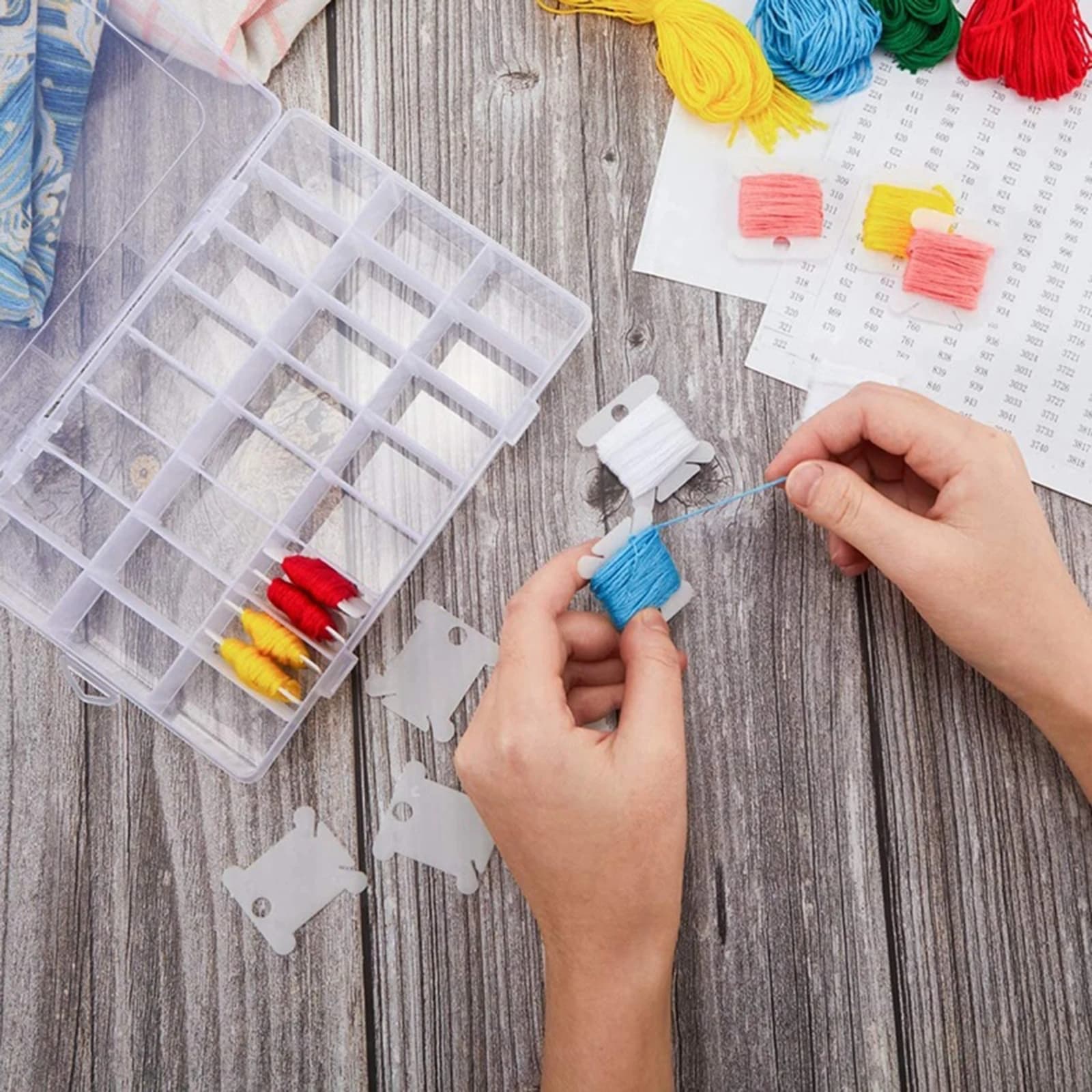 Scatola porta fili da ricamo con scomparti, custodia porta fili da cucito, scatola trasparente in plastica per gioielli e attrezzatura da pesca