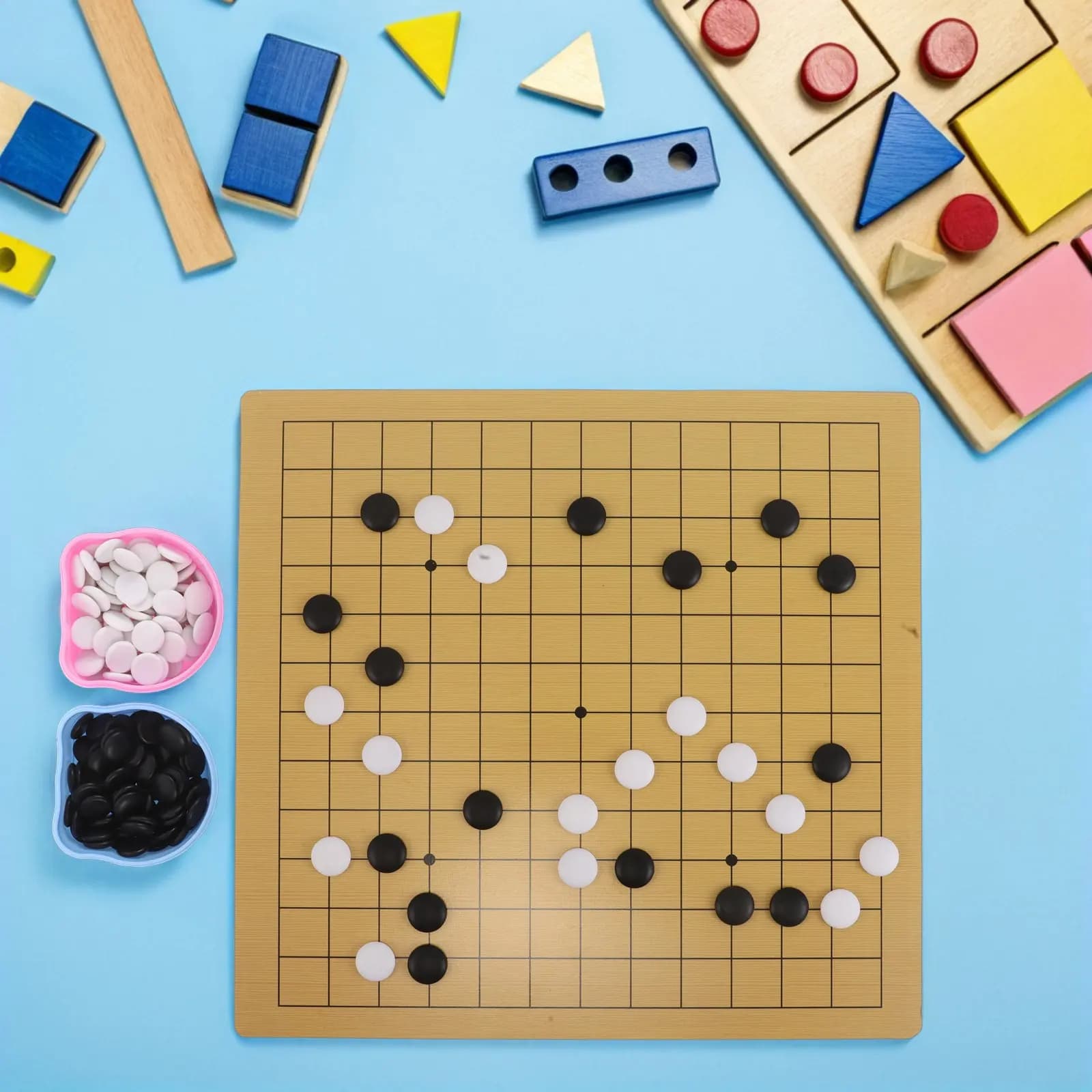 Set da Gioco Go per Bambini, Doppio Lato 9x9 13x13, Scacchiera con Disegno Orso, Portatile e Leggera, Gioco di Strategia per Famiglia e Bambini