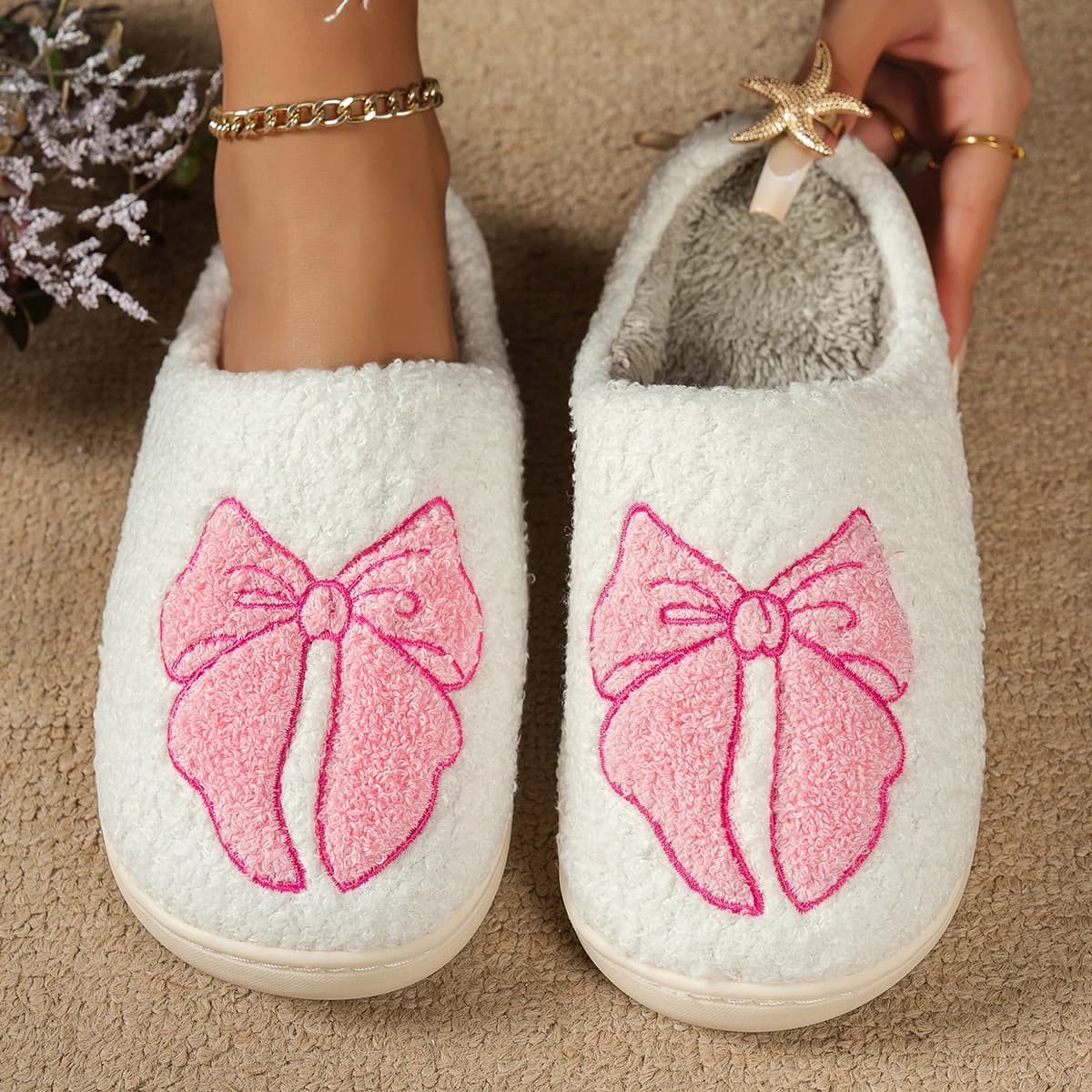 Kids bedroom Slippers for girl in winter plush, cute bow, woman's gift, hot, comfortable, soft sole, interior fashion, for free time, simple fuzzy home shoes